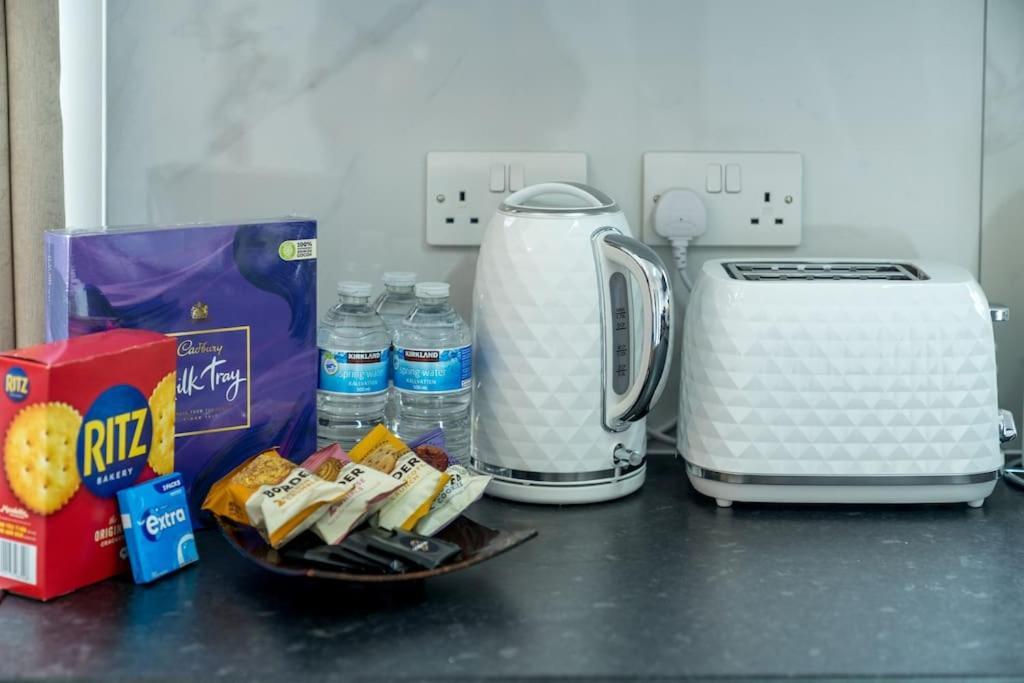 Lux 3Bed Near Wembley With Parking By Oceana Group - Sleeps 8 Apartment Harrow Bagian luar foto