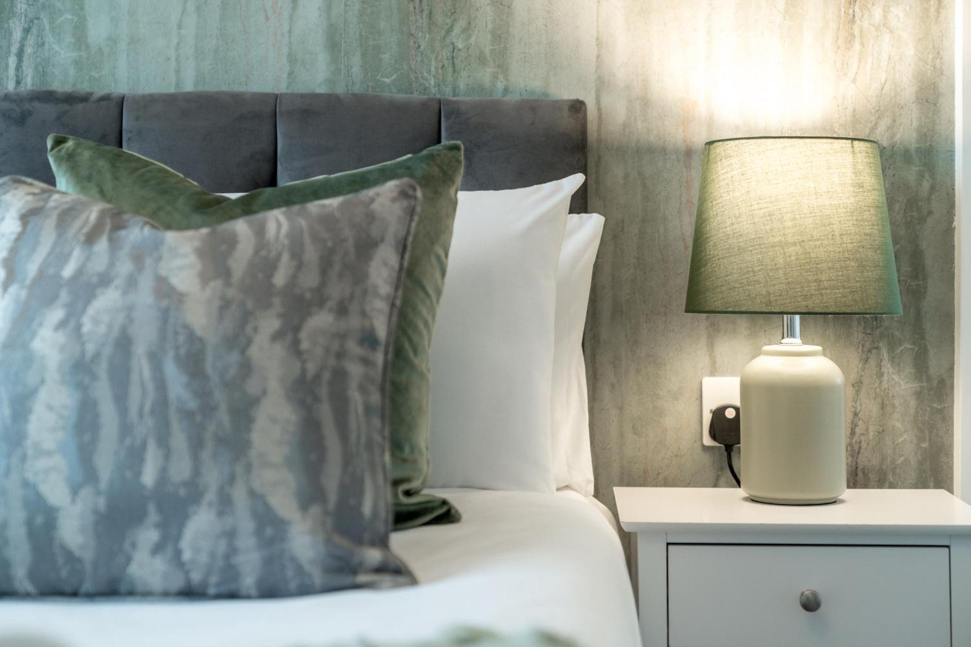 Lux 3Bed Near Wembley With Parking By Oceana Group - Sleeps 8 Apartment Harrow Bagian luar foto